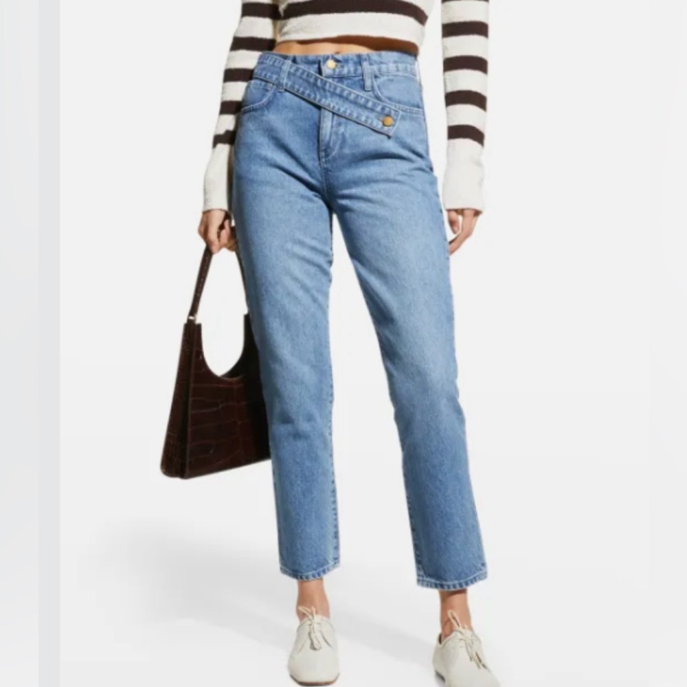 TRIARCHY Womens Crossover Cropped Jean